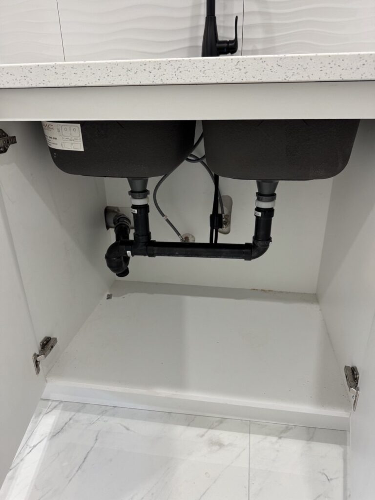 Kitchen Renovation – Serving Toronto And The GTA We offer a stress-free kitchen renovation – modern designs, material delivery, and expert construction.