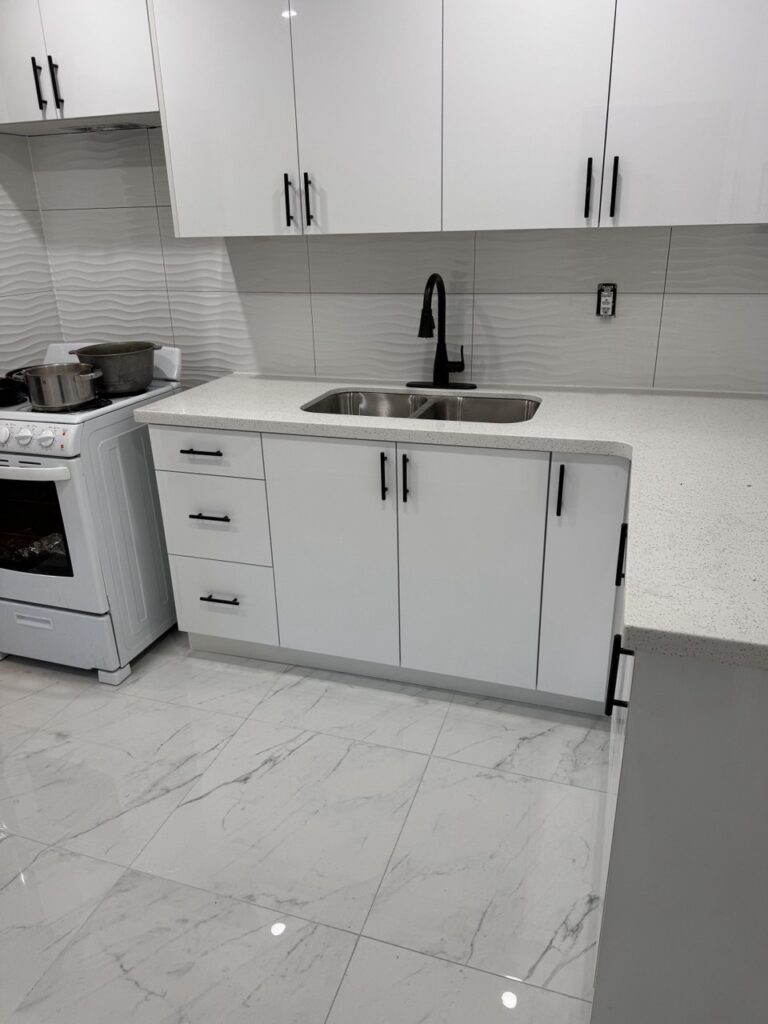 Kitchen Renovation – Serving Toronto And The GTA We offer a stress-free kitchen renovation – modern designs, material delivery, and expert construction.