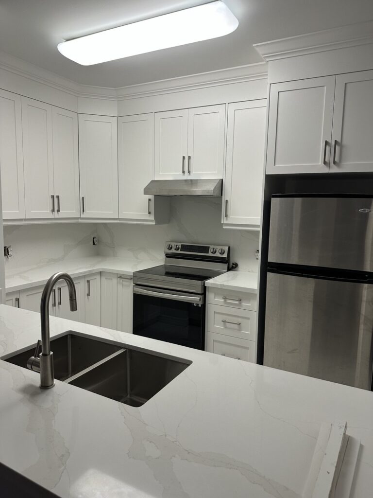 Kitchen Renovation – Serving Toronto And The GTA We offer a stress-free kitchen renovation – modern designs, material delivery, and expert construction.